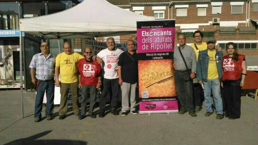 La primera edició dels encants dels aturats acull la solidaritat dels ripolletencs -Imatge 1-