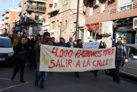 L'Associació d'Aturats es manifesta pels carrers de Ripollet -Imatge 1-