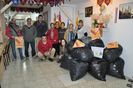 El Centro Aragones col·labora amb APADIR per recollir taps de plàstic -Imatge 1-