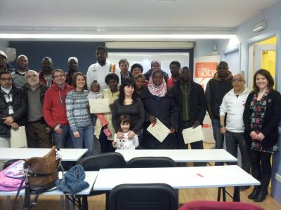 Creu Roja lliura els diplomes del Curs de Coneixement de l'Entorn per a persones nouvingudes -Imatge 1-