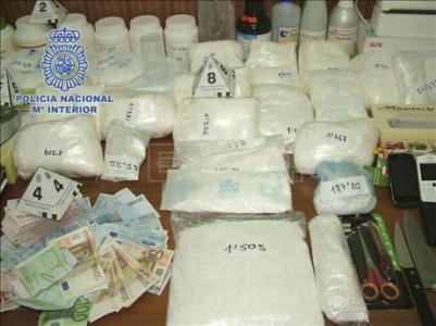 La Policia Nacional localitza a Ripollet un pis franc i un laboratori mòbil en un cotxe -Imatge 1-