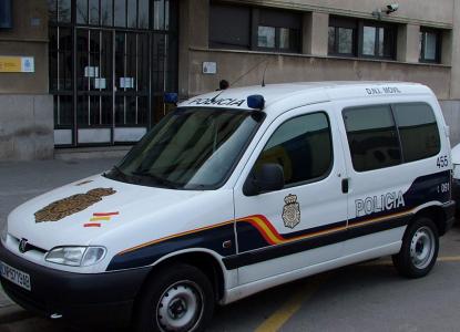 El Cos Nacional de Policia estrena un equip mòbil per al DNI -Imatge 1-