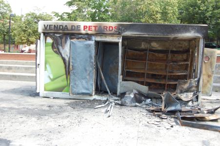 Un incendi fortuït crema una caseta de petards -Imatge 1-