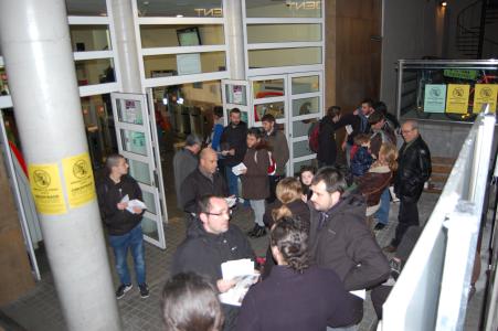 La Plataforma Stop Pujades es manifesta contra l'augment tarifari del transport públic -Imatge 1-