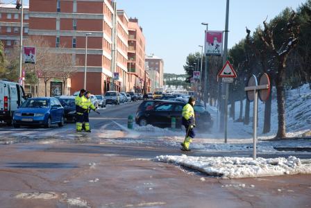 Policia Local, Brigada i Urbaser treballen per restablir la normalitat  -Imatge 1-
