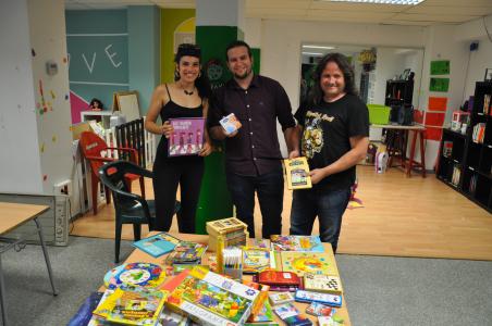 Ripollet Rock fa entrega a l'Escola Popular Rizal del material recollit al torneig d'entitats -Imatge 1-