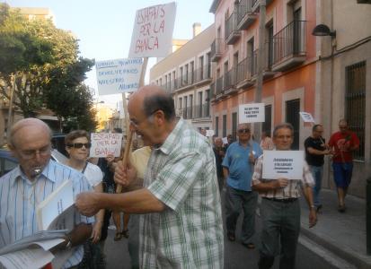 Els afectats per les preferents informen sobre com denunciar a les entitats bancàries per estafa -Imatge 1-