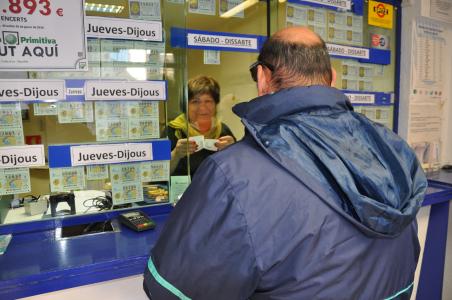Una penya de 21 ciclistes guanya prop de 800.000 a la Primitiva -Imatge 1-