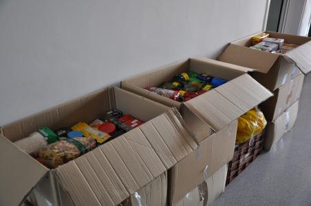 L'Escola Els Pinetons aporta més de 200 kilos d'aliments a la campanya a favor de Càritas -Imatge 1-
