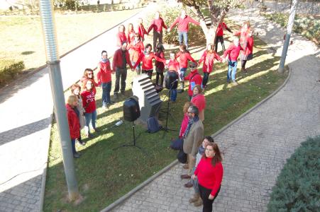 Llaç vermell contra la SIDA i la no discriminació de les persones amb VIH -Imatge 1-