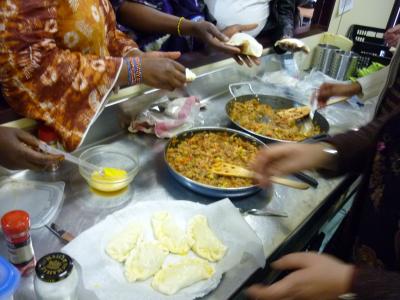 Comença un taller de cuina intercultural en el marc del Cicle Dones i Salut -Imatge 1-