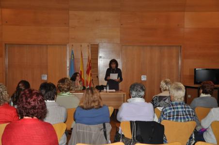 Una vintena de persones participen de la xerrada 'Paraules que maten' -Imatge 1-