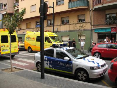 Espectacular desplegament d'ambulàncies  a la rambla de Sant Jordi -Imatge 1-