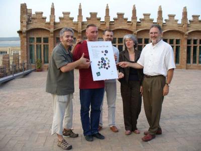 Voluntaris de Cerdanyola i Ripollet promouen un llibre de contes en favor de la Fundació Esclerosi -Imatge 1-