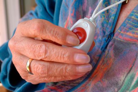 Gairebé 850 persones disposen de servei de teleassistència a Ripollet -Imatge 1-