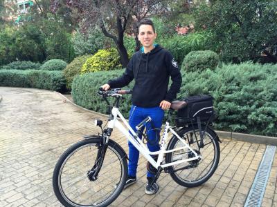 La Diputació de Barcelona cedeix a l'Ajuntament de Ripollet una bicicleta elèctrica -Imatge 1-