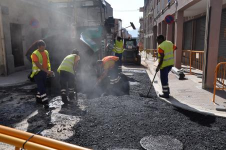 Comença l'asfaltat del carrer de Padró -Imatge 1-