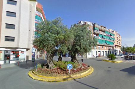 Es remodela la rotonda del carrer de Sarrià de Ter -Imatge 1-