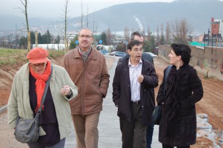 Visita de les obres del carril bici i del pou de la Casa Natura -Imatge 1-