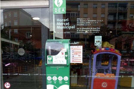 Millores en l'accessibilitat de l'aparell desfibril·lador del Mercat Municipal -Imatge 1-