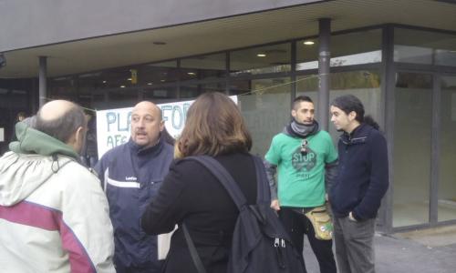 El portaveu de la PAH Ripollet, absolt de l'acusació d'usurpació durant una ocupació d'habitatges -Imatge 1-
