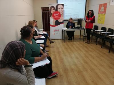 Una trentena de dones en situació d'atur ja gaudeixen del Gira Dona de Creu Roja -Imatge 1-