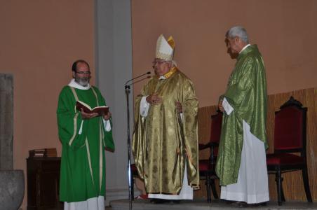 Prop d'un centenar de ripolletencs acompanyen Mn. Antoni Rubio com a nou rector de Llançà  -Imatge 1-