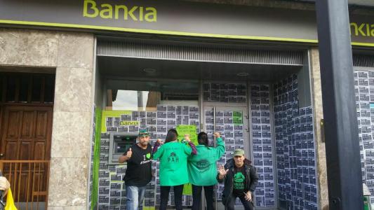 La PAH aconsegueix una nova condonació de deute després de sis anys de negociació -Imatge 1-