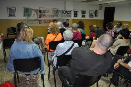 Una vintena de persones assisteixen a la xerrada sobre Renda Garantida Ciutadana -Imatge 1-