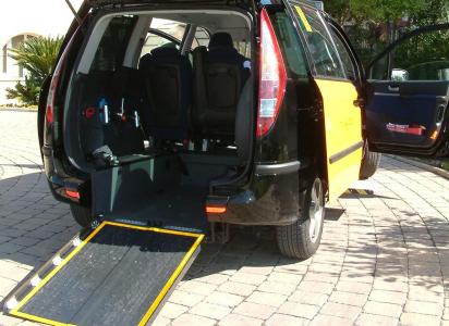 Radio Taxi Cerdanyola posa al servei de Ripollet el segon taxi adaptat -Imatge 1-