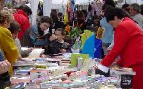 Ripollet participa massivament als actes del Sant Jordi a la Rambla -Imatge 1-