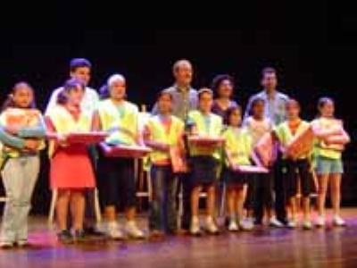 Els escolars celebren el final del curs d´educació viària de la Policia Local -Imatge 1-