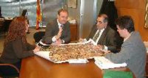 El govern municipal es reuneix amb el conseller de Política Territorial per parlar de l´autopista -Imatge 1-