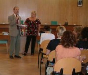 Presentada la <i>Guia municipal de serveis i activitats educatives 2003-2004</i> -Imatge 1-