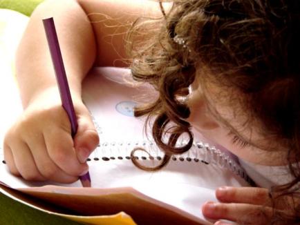 Obre el període de sol·licitud de beques de menjador i material escolar -Imatge 1-