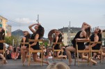 El Dia de la Dansa aplega centenars de ripolletencs per gaudir d'exhibicions de ball al carrer -Imatge 3-