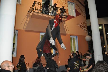 La despenjada del Cabraboc posa punt final al Carnaval de Ripollet -Imatge 1-
