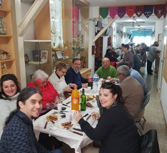 Uns 100 socis i simpatitzants del Centro Aragonés celebren la Cincomarzada amb un esmorzar popular -Imatge 1-