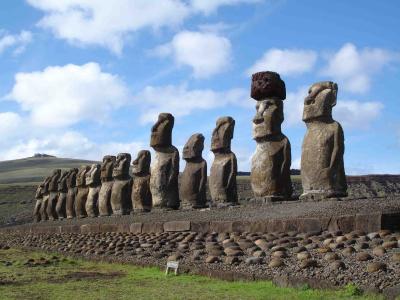 Juga amb la histria. Rapanui, expedici a l'Illa de Pasqua -Imatge 1-