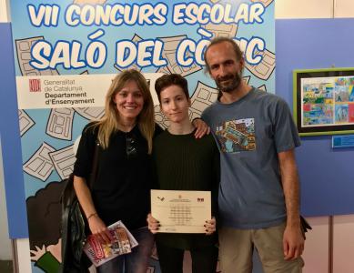 Mireia Garrido, de l'INS Lluís Companys, entre les guanyadores del Concurs escolar Saló del Còmic -Imatge 1-