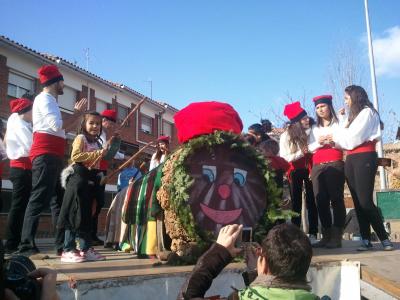 Centenars de nens i nenes caguen el tió a Ripollet -Imatge 1-