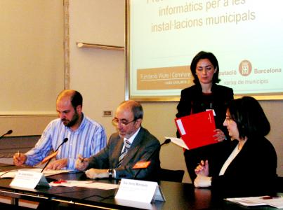 Conveni amb la Diputació i la Fundació Viure i Conviure per a l'adquisició de material informàtic -Imatge 1-