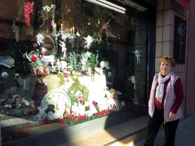 Flors Montcada guanya el 4t Concurs d'aparadors de Nadal de Ripollet -Imatge 1-