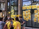 Les famílies protesten a Sabadell contra la massificació a les aules  -Imatge 2-