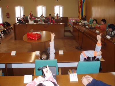 Els alumnes de tercer de primària visiten l'Ajuntament -Imatge 1-