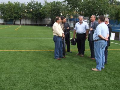 L´alcalde de Montcada visita el camp de futbol municipal de Ripollet -Imatge 1-