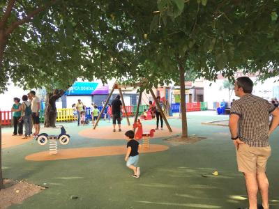 Els parcs dels Mestres i Rizal ja tenen paviment sintètic -Imatge 1-