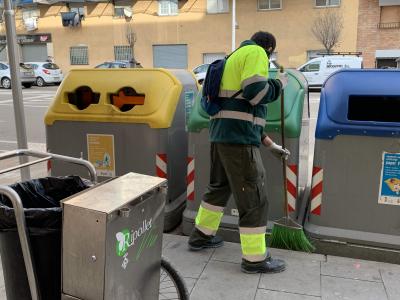 'Ripollet Viu' reforça la neteja als carrers i a l'exterior dels centres educatius -Imatge 1-