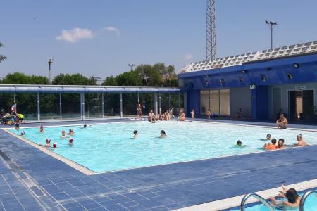 Els menors de fins a 14 anys no pagaran entrada a la piscina descoberta fins al 31 d'agost -Imatge 1-