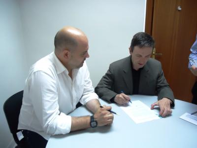 Signat el primer acord del projecte Generem Ocupació 6+6 -Imatge 1-